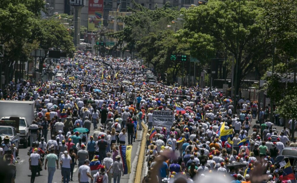 Nicolas Maduro cere „sprijin și asistență” pentru rezolvarea crizei din Venezuela. FOTO - Imaginea 2
