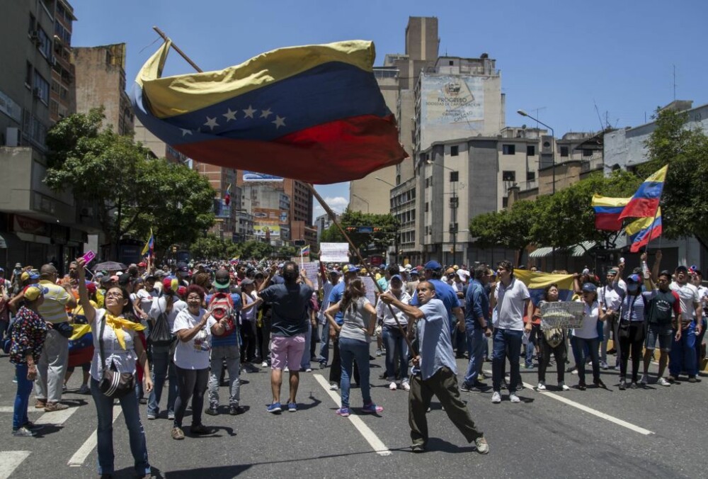 Nicolas Maduro cere „sprijin și asistență” pentru rezolvarea crizei din Venezuela. FOTO - Imaginea 1
