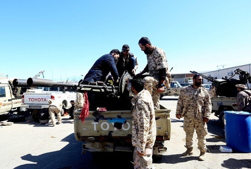 La un pas de un nou război civil. Aeroportul din Tripoli, bombardat. Reacția SUA și a Rusiei - Imaginea 10