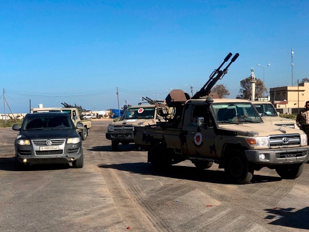 La un pas de un nou război civil. Aeroportul din Tripoli, bombardat. Reacția SUA și a Rusiei - Imaginea 5