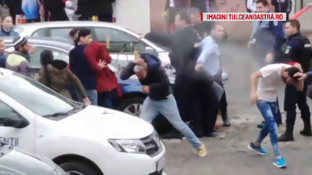 Polițiști atacați cu pietre de o familie din Tulcea. Totul a pornit de la un accident - Imaginea 1