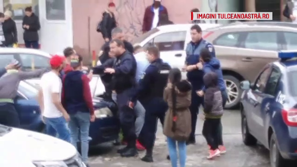Polițiști atacați cu pietre de o familie din Tulcea. Totul a pornit de la un accident - Imaginea 2