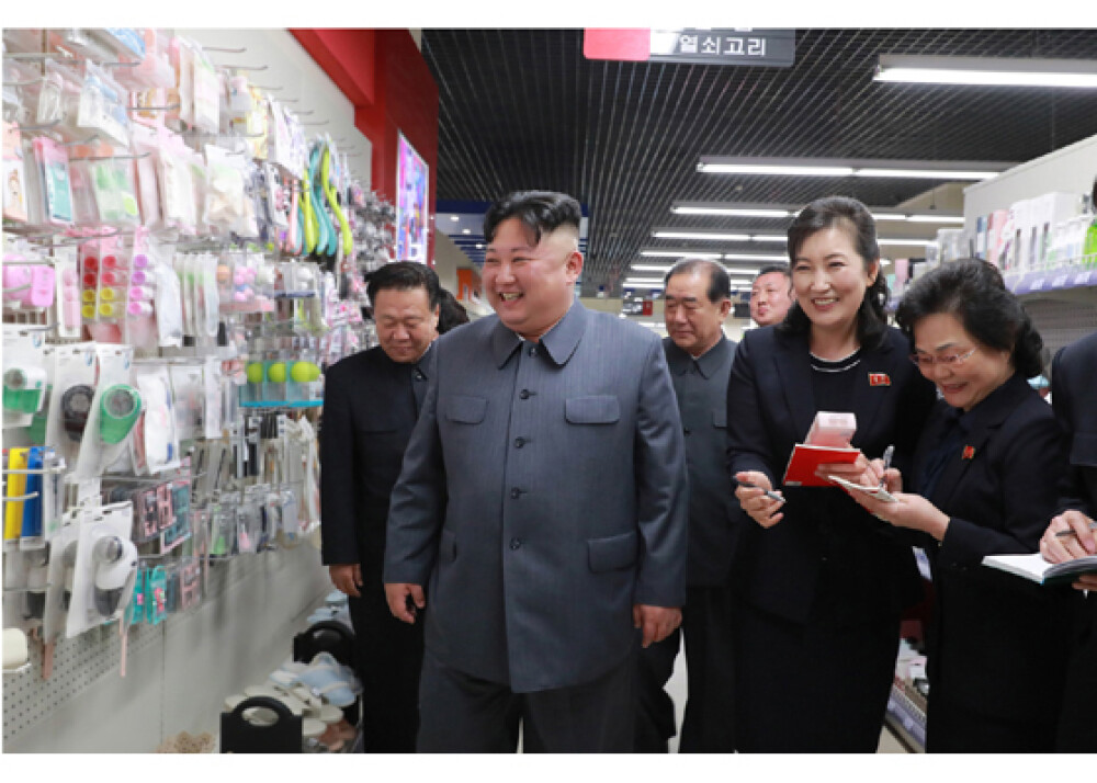 Reacția lui Kim Jong Un după ce a vizitat un mall în Coreea de Nord. FOTO - Imaginea 15