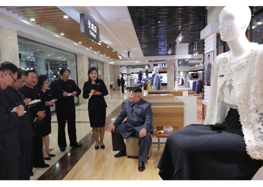 Reacția lui Kim Jong Un după ce a vizitat un mall în Coreea de Nord. FOTO - Imaginea 2