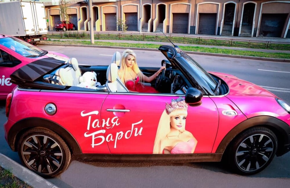 A investit 150000 euro pentru a deveni Barbie, dar spune că n-are prieteni. Cum arată tânăra - Imaginea 12