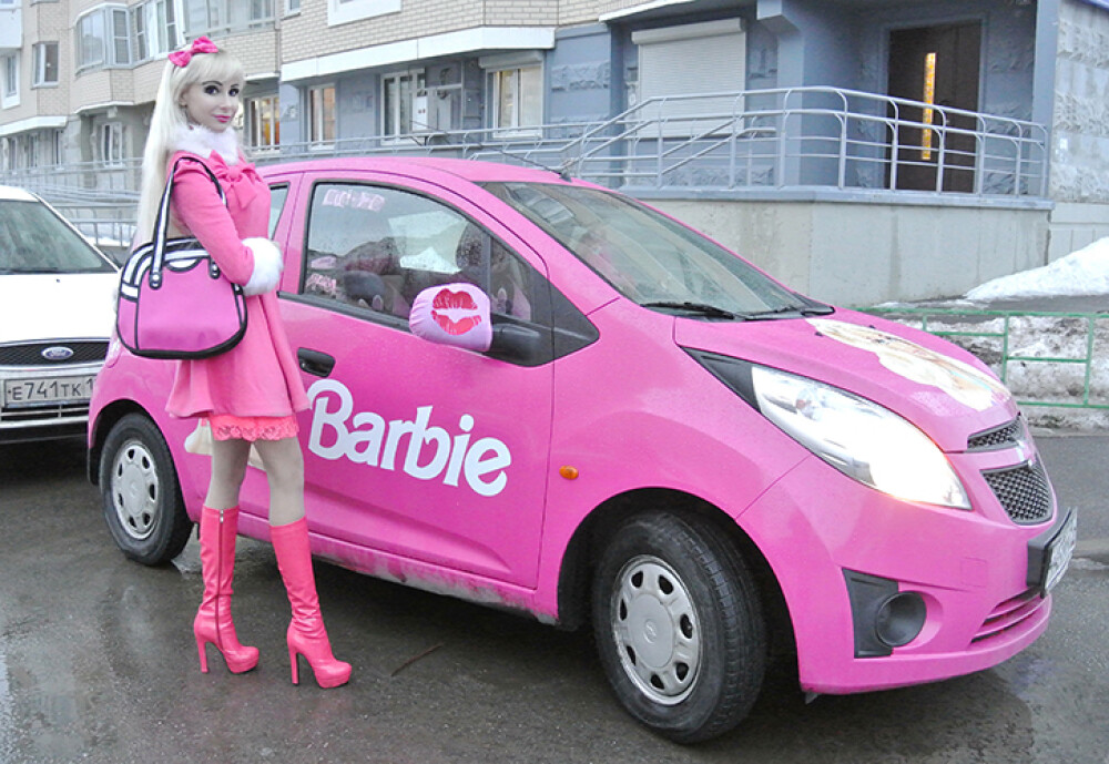A investit 150000 euro pentru a deveni Barbie, dar spune că n-are prieteni. Cum arată tânăra - Imaginea 10