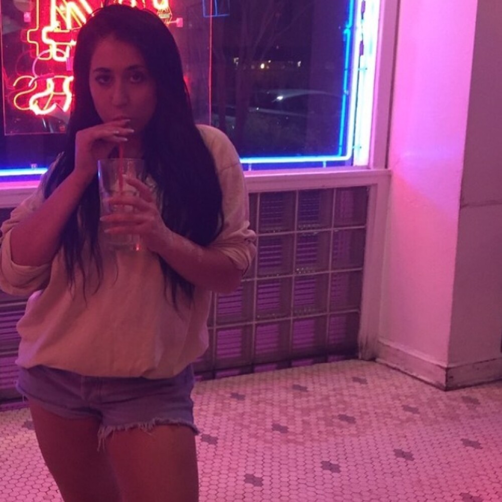 Fostă prostituată, la un pas de isterie, după ce a rămas fără cont de Instagram. VIDEO - Imaginea 4