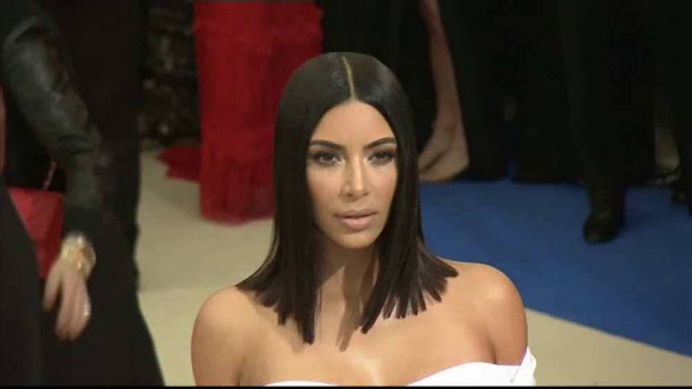 Kim Kardashian șochează cu o nouă rochie. Detaliul observat în poze. GALERIE FOTO - Imaginea 5