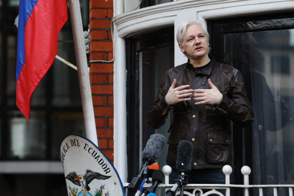 Julian Assange, condamnat la închisoare în Marea Britanie. Reacţia susţinătorilor săi - Imaginea 8