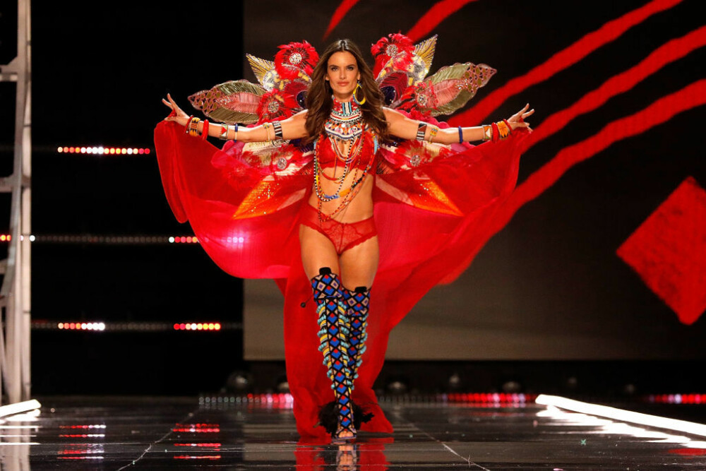 Cum arată Alessandra Ambrosio, „îngerul” Victoria’s Secret, la 38 de ani. GALERIE FOTO - Imaginea 8