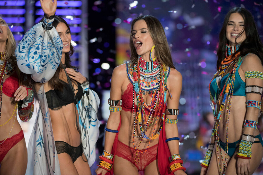 Cum arată Alessandra Ambrosio, „îngerul” Victoria’s Secret, la 38 de ani. GALERIE FOTO - Imaginea 1