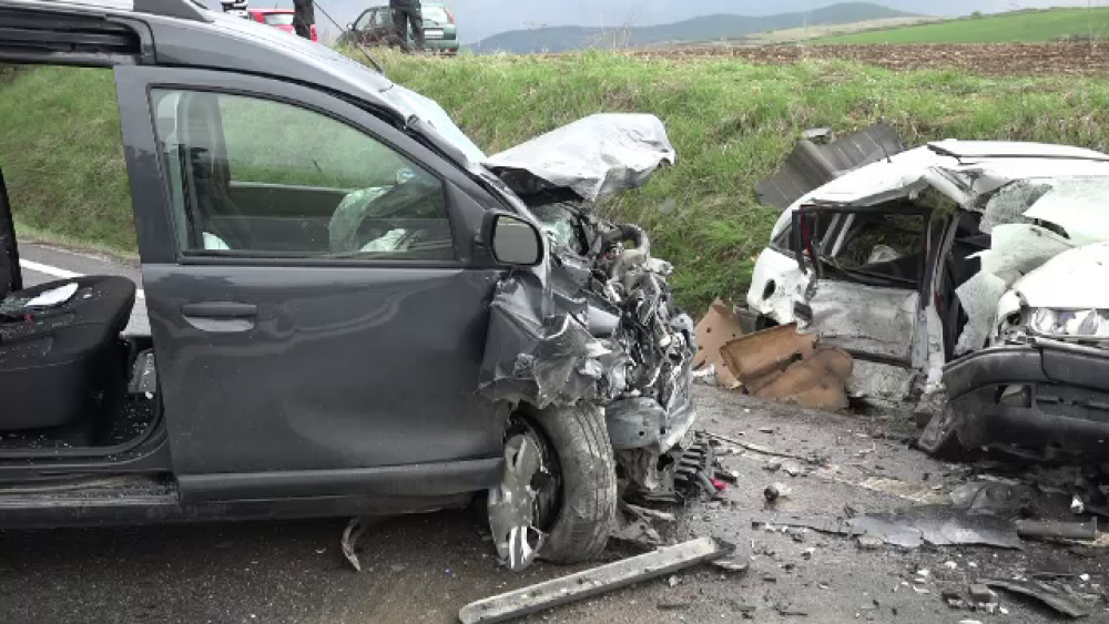 Doi morți după un impact frontal pe un drum din Alba. Accidentul, filmat cu camera de bord - Imaginea 2