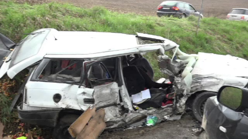 Doi morți după un impact frontal pe un drum din Alba. Accidentul, filmat cu camera de bord - Imaginea 7