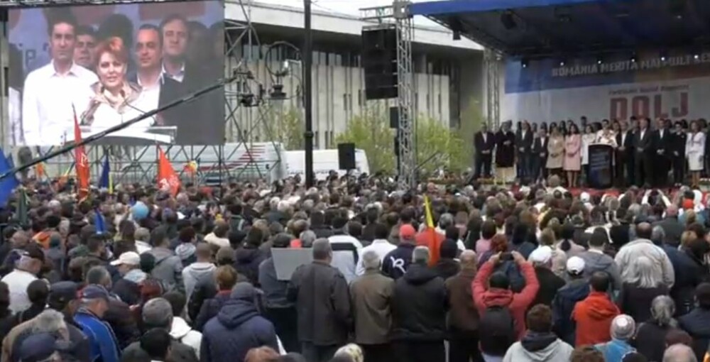Liviu Dragnea, la mitingul electoral PSD la Craiova: Iohannis este îngrozit de noi - Imaginea 2
