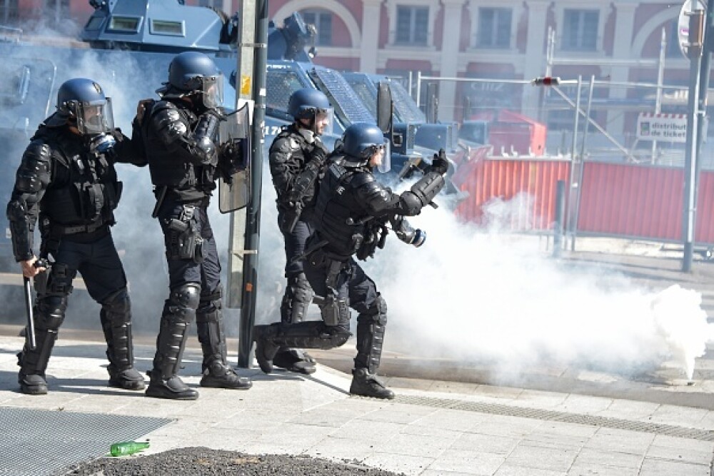 Violențe în Franța. Vestele galbene au provocat haos pe străzile din Toulouse. GALERIE FOTO - Imaginea 12