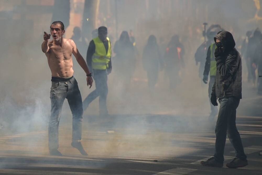Violențe în Franța. Vestele galbene au provocat haos pe străzile din Toulouse. GALERIE FOTO - Imaginea 14