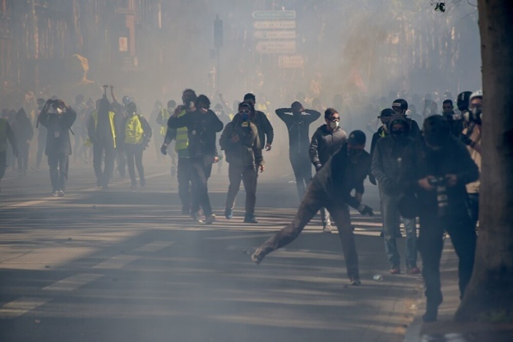Violențe în Franța. Vestele galbene au provocat haos pe străzile din Toulouse. GALERIE FOTO - Imaginea 7