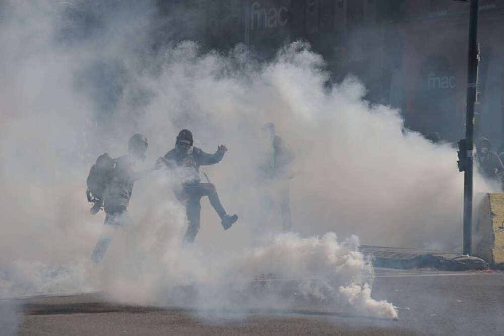 Violențe în Franța. Vestele galbene au provocat haos pe străzile din Toulouse. GALERIE FOTO - Imaginea 5