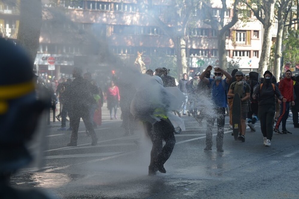 Violențe în Franța. Vestele galbene au provocat haos pe străzile din Toulouse. GALERIE FOTO - Imaginea 4
