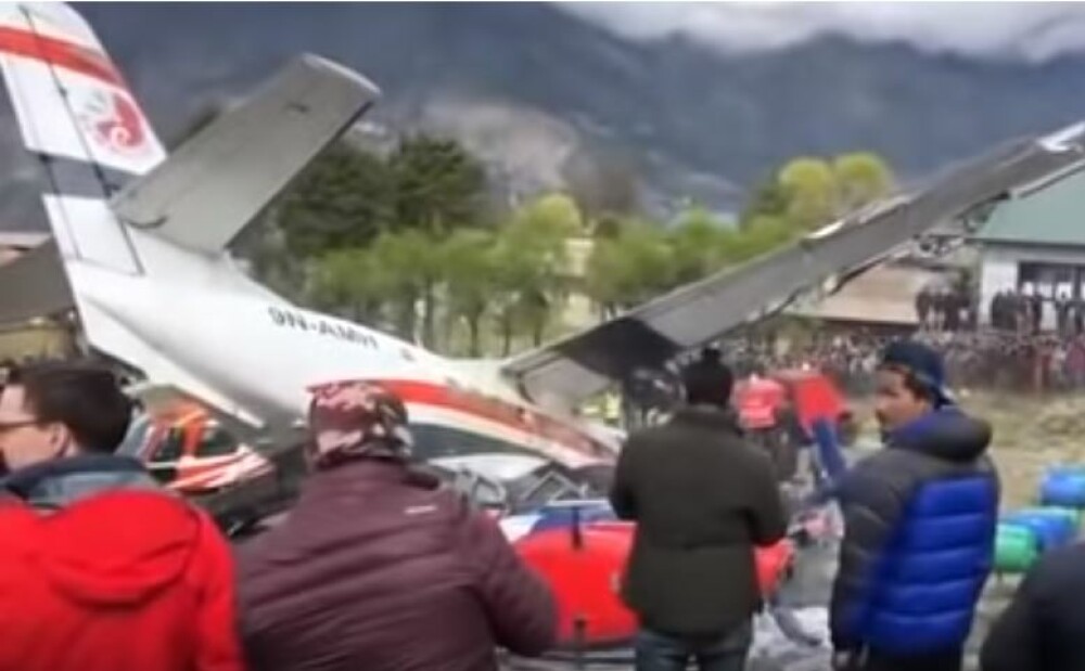 Accident mortal pe unul dintre cele mai periculoase aeroporturi din lume. VIDEO - Imaginea 2