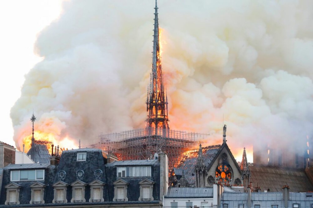Incendiul de la Notre Dame. Emmanuel Macron promite reconstruirea catedralei în 5 ani - Imaginea 11
