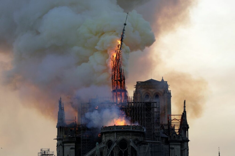 Incendiul de la Notre Dame. Martor român: „Jumătate de catedrală era roșie” - Imaginea 5