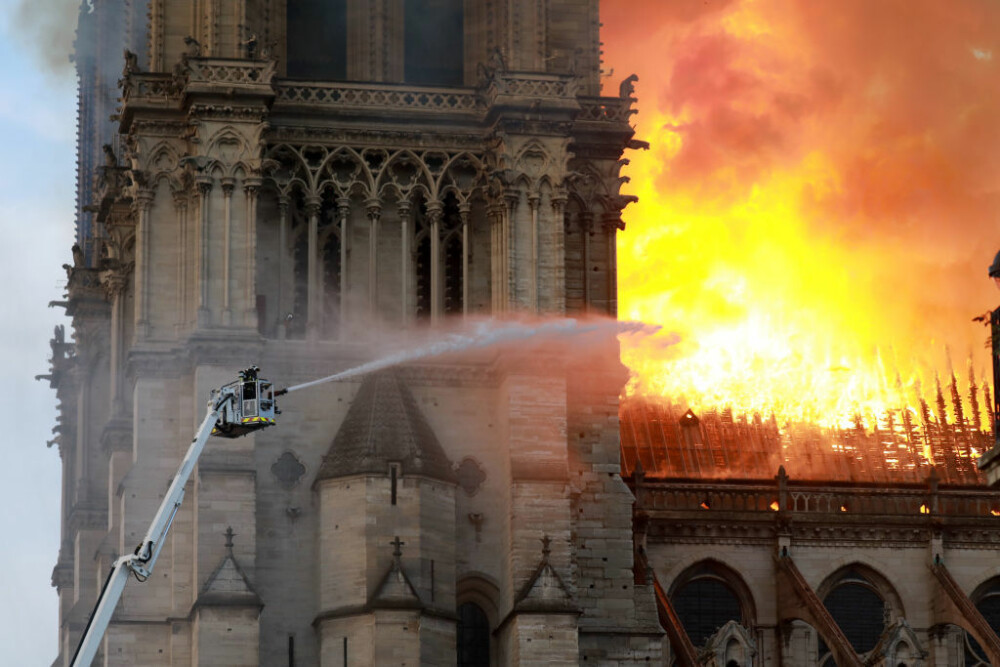 Reacții după incendiul de la Catedrala Notre Dame: „Parisul nu mai e la fel” - Imaginea 10