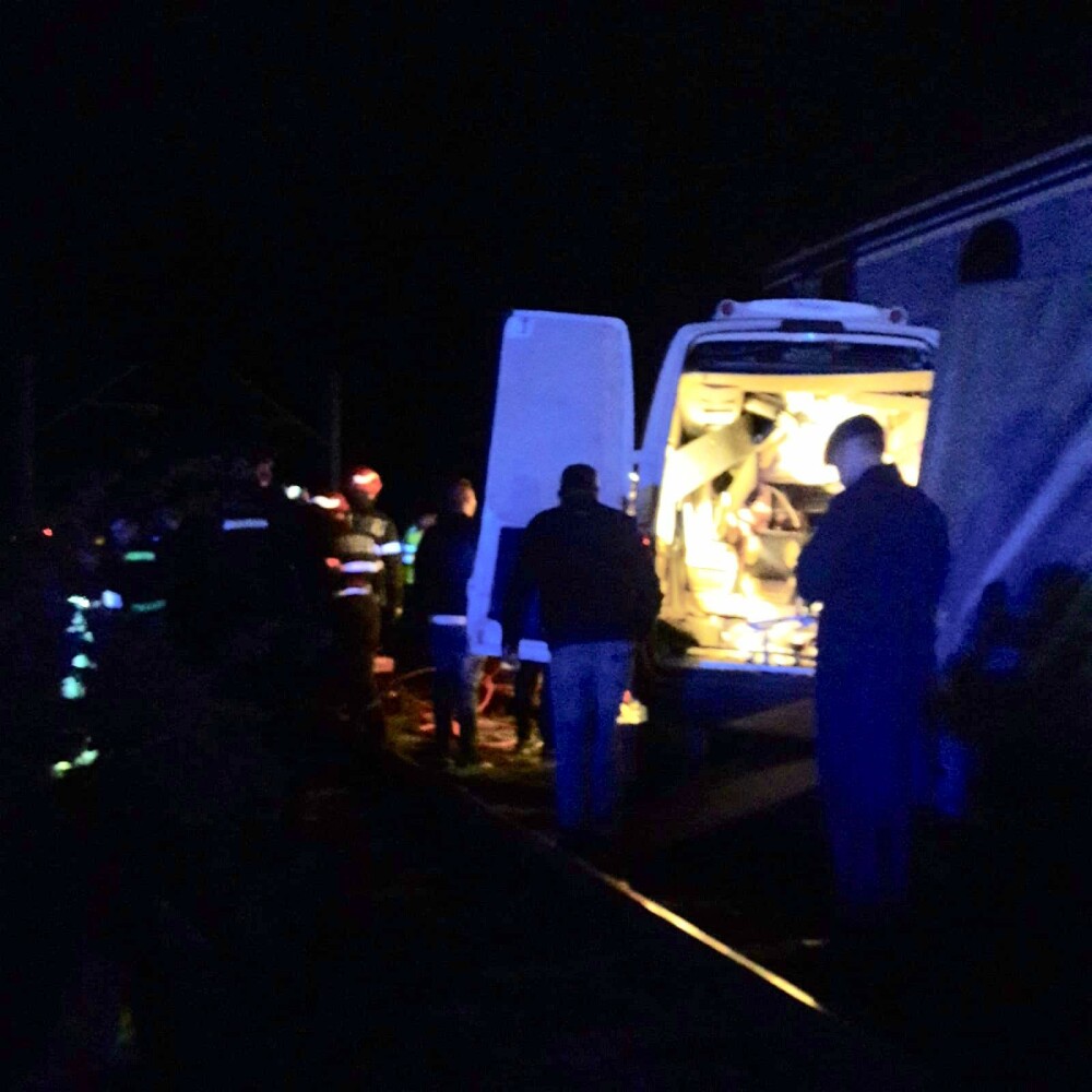 Accident cu 16 victime în Buzău, după ce trenul a lovit un microbuz. Planul Roşu, declanşat - Imaginea 2