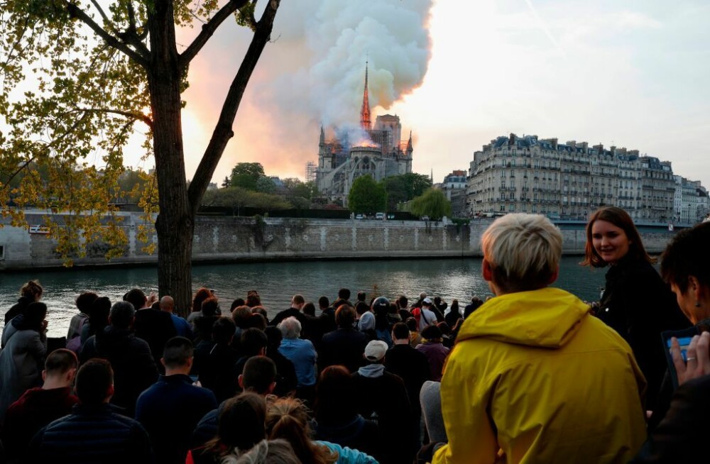 Incendiul de la Notre Dame. Emmanuel Macron promite reconstruirea catedralei în 5 ani - Imaginea 9