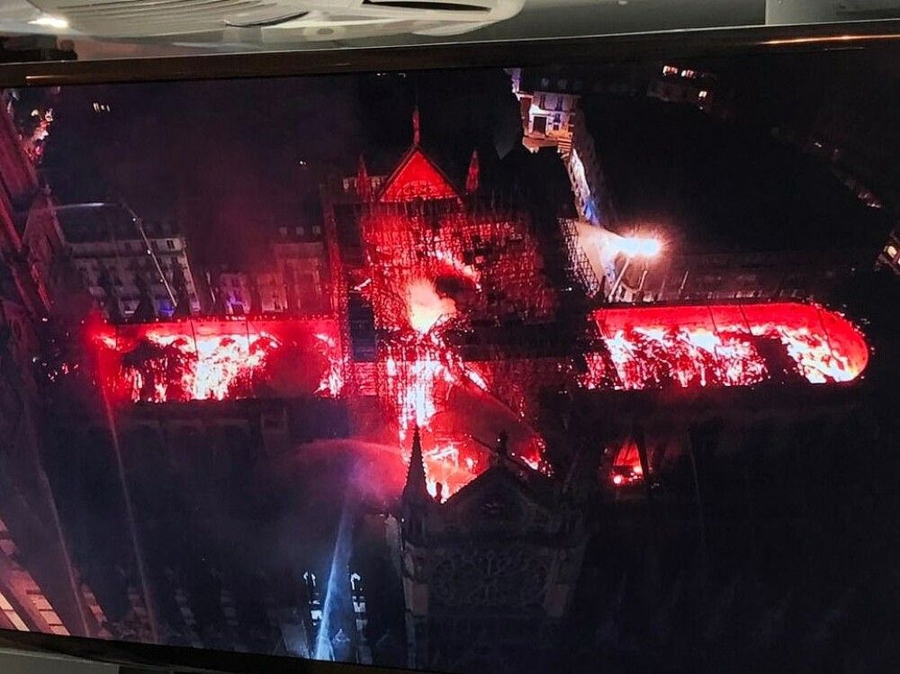 Incendiul de la Notre Dame. Emmanuel Macron promite reconstruirea catedralei în 5 ani - Imaginea 5