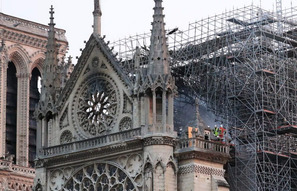 Incendiul de la Notre Dame. Emmanuel Macron promite reconstruirea catedralei în 5 ani - Imaginea 3