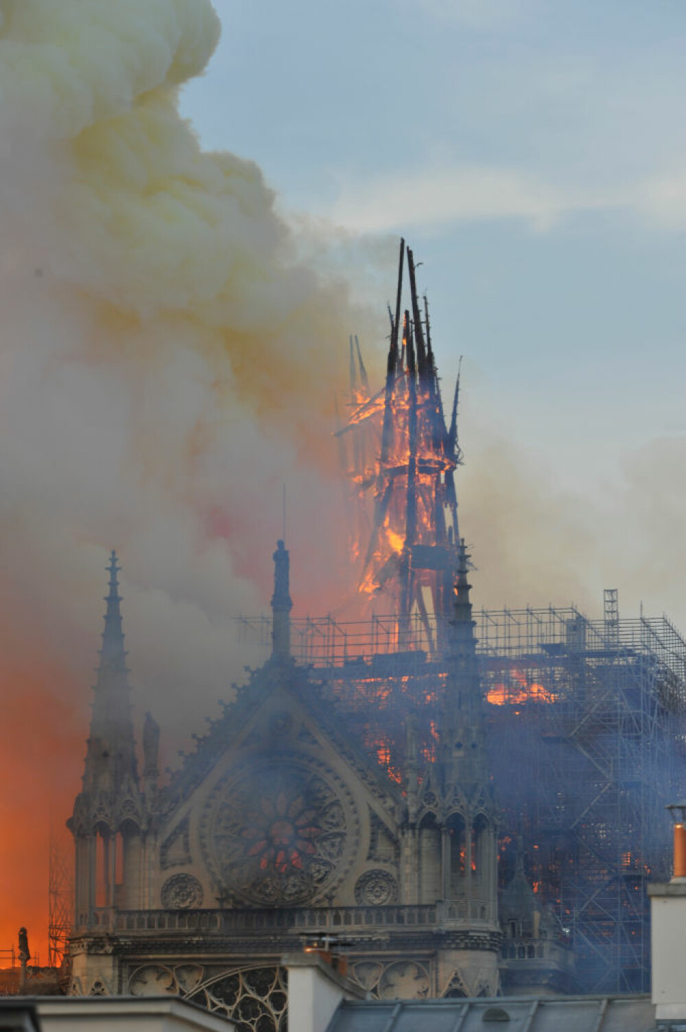 Catedrala Notre Dame. Mărturia unui pompier care a participat la intervenţia pentru stingerea incendiului - Imaginea 2