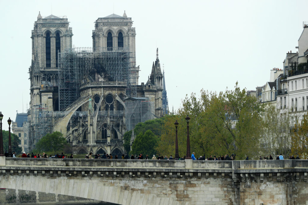 Incendiul de la Notre Dame. Emmanuel Macron promite reconstruirea catedralei în 5 ani - Imaginea 4