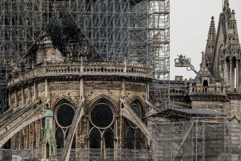 Incendiul de la Notre Dame. Emmanuel Macron promite reconstruirea catedralei în 5 ani - Imaginea 21
