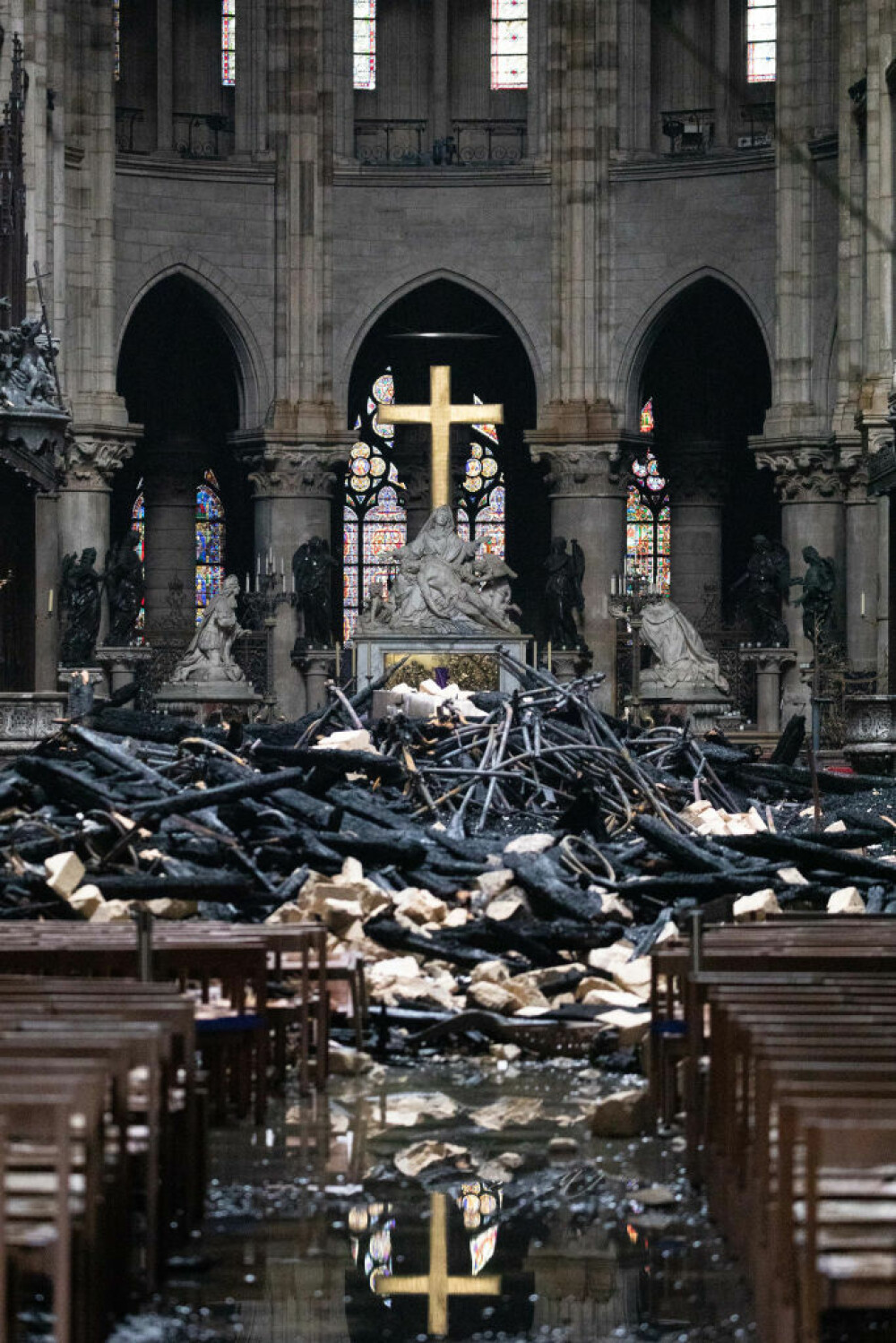 Incendiul de la Notre Dame. Emmanuel Macron promite reconstruirea catedralei în 5 ani - Imaginea 30