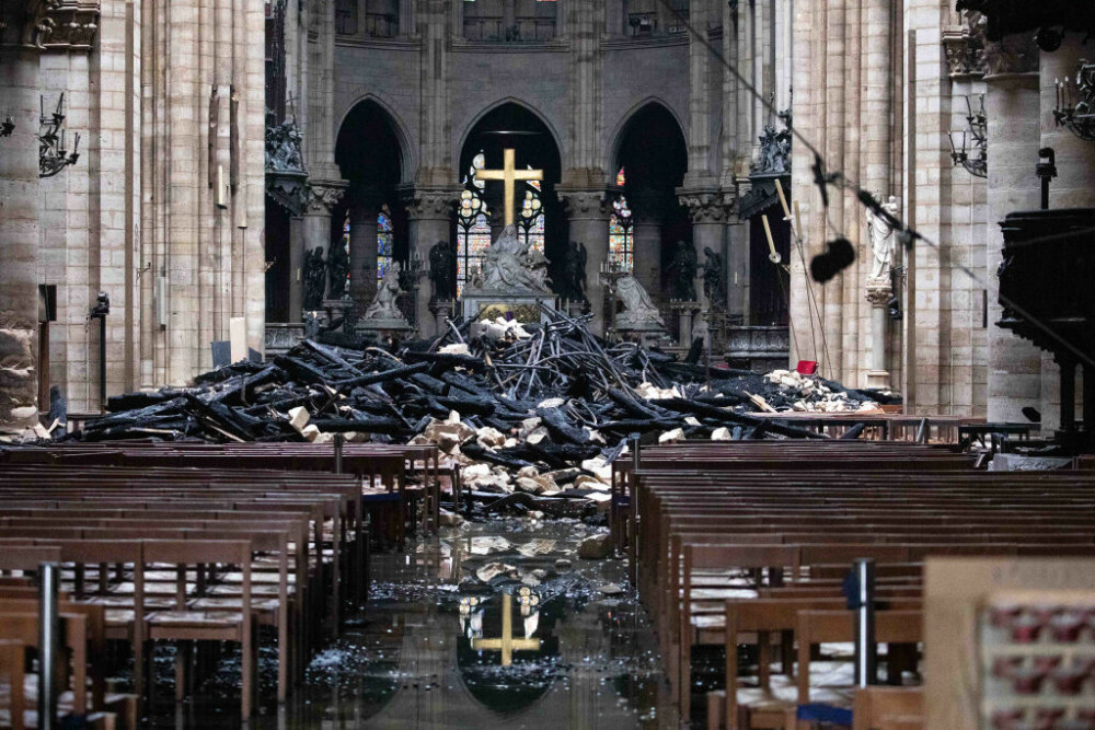 Incendiul de la Notre Dame. Emmanuel Macron promite reconstruirea catedralei în 5 ani - Imaginea 29