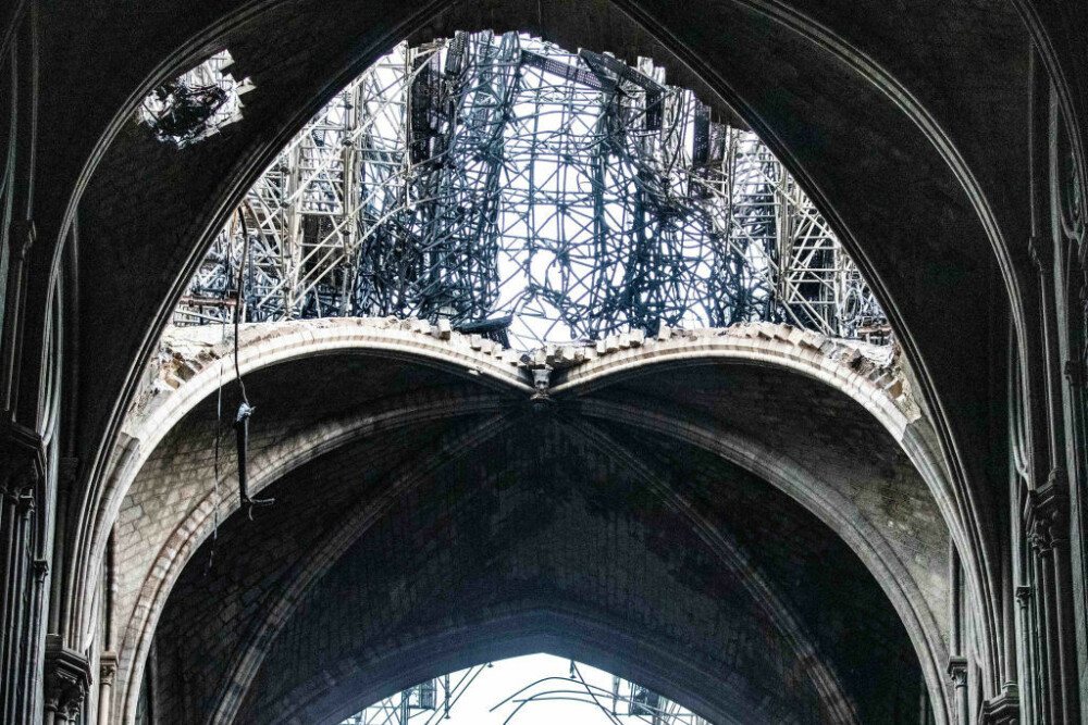 Incendiul de la Notre Dame. Emmanuel Macron promite reconstruirea catedralei în 5 ani - Imaginea 28