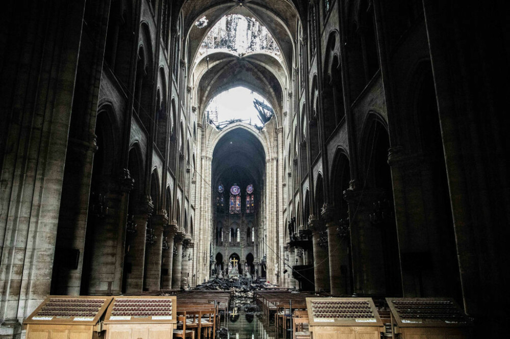 Incendiul de la Notre Dame. Emmanuel Macron promite reconstruirea catedralei în 5 ani - Imaginea 27