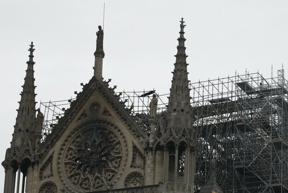 Imagini spectaculoase, filmate din dronă. VIDEO: cum arată acum catedrala Notre Dame - Imaginea 1