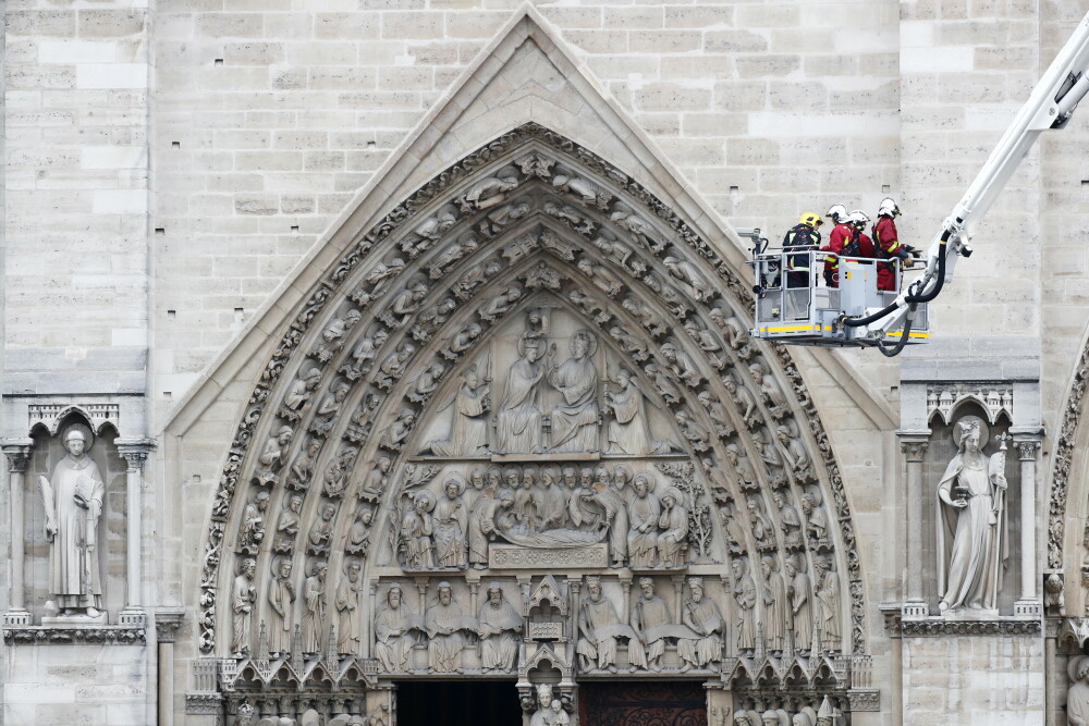 Imagini spectaculoase, filmate din dronă. VIDEO: cum arată acum catedrala Notre Dame - Imaginea 2