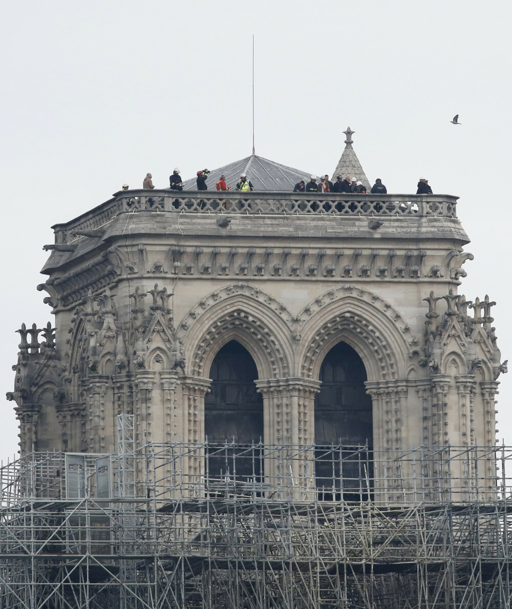 Imagini spectaculoase, filmate din dronă. VIDEO: cum arată acum catedrala Notre Dame - Imaginea 3