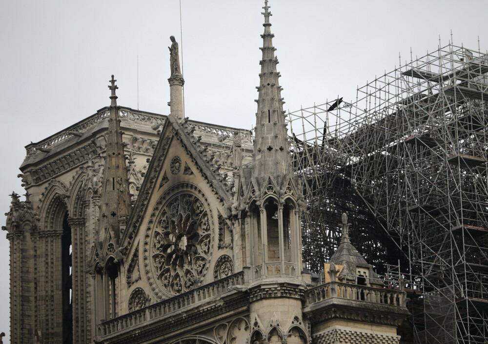 Imagini spectaculoase, filmate din dronă. VIDEO: cum arată acum catedrala Notre Dame - Imaginea 6