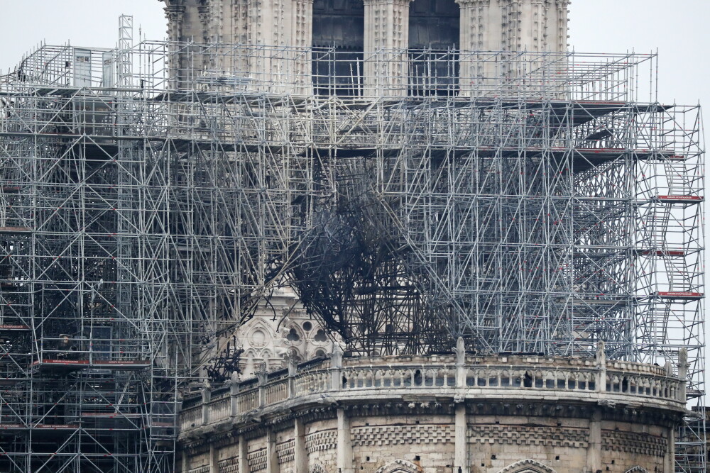 Imagini spectaculoase, filmate din dronă. VIDEO: cum arată acum catedrala Notre Dame - Imaginea 10