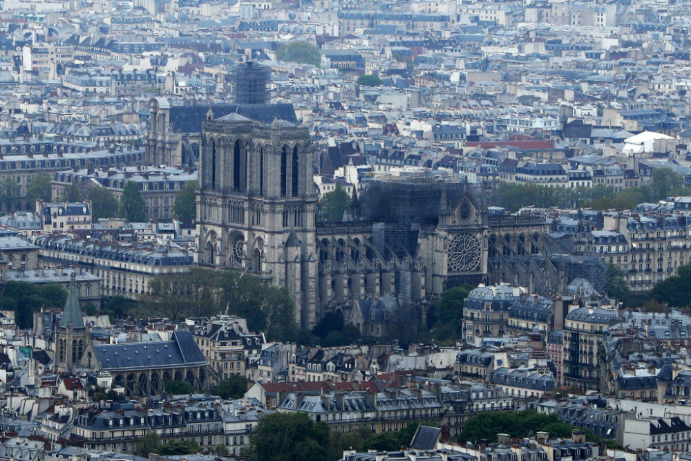 Imagini spectaculoase, filmate din dronă. VIDEO: cum arată acum catedrala Notre Dame - Imaginea 11