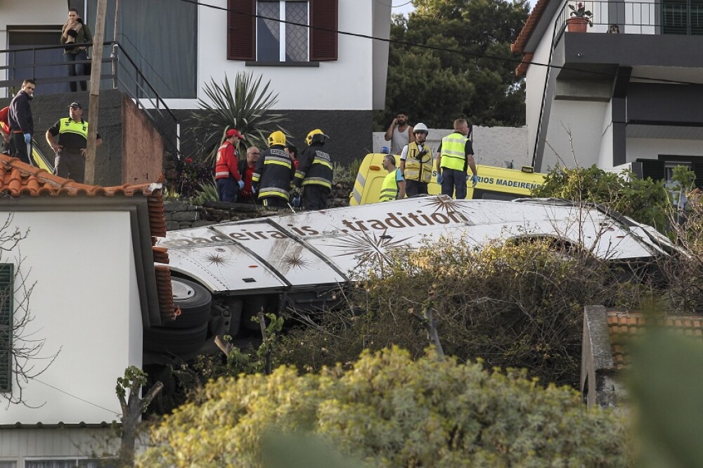 Accident de autobuz cu 28 de morţi, în Portugalia. Vehiculul s-a prăbuşit peste case - Imaginea 4
