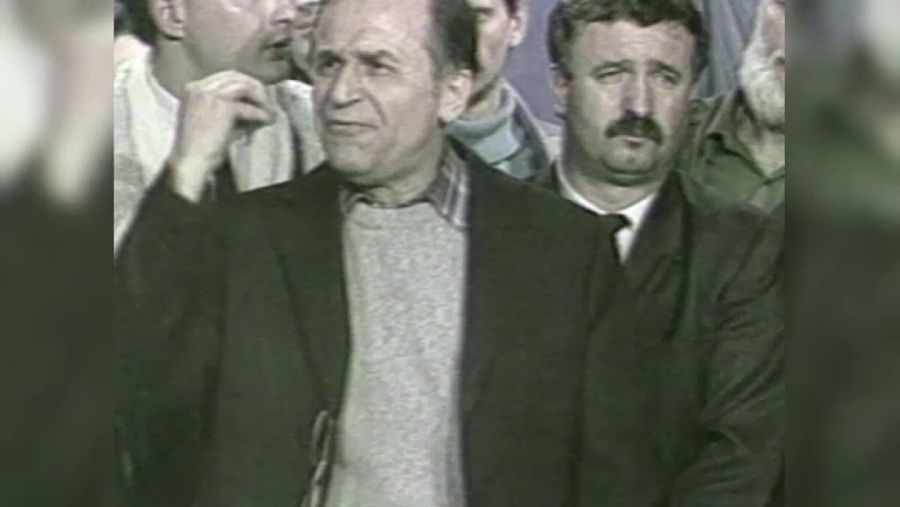 Iliescu și apropiații săi ar fi planificat să-l dea jos pe Ceaușescu încă din 1968 - Imaginea 1