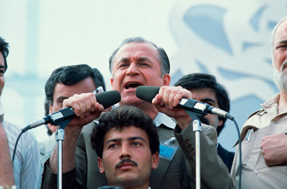 Iliescu și apropiații săi ar fi planificat să-l dea jos pe Ceaușescu încă din 1968 - Imaginea 5
