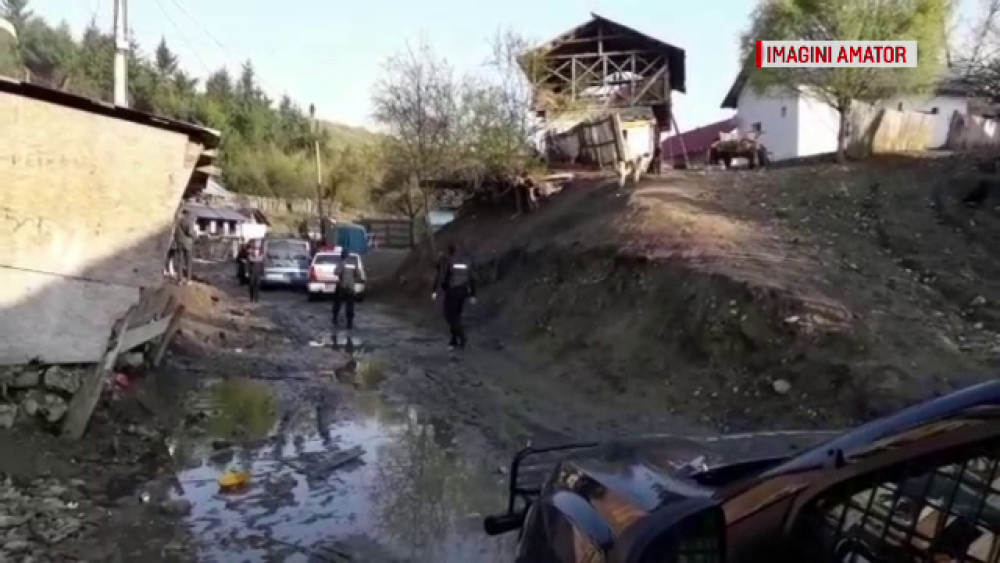 Zeci de polițiști și jandarmi au descins într-un cătun din Argeș. Ce căutau - Imaginea 2