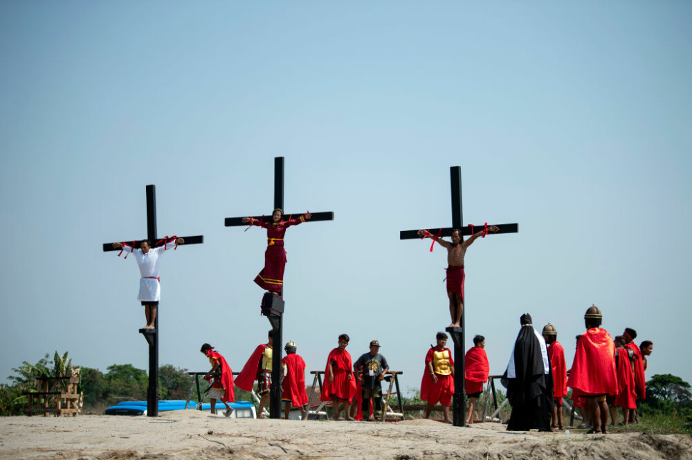 Credincioși catolici crucificați asemenea lui Iisus. Ritualul condamnat de Biserică - Imaginea 1