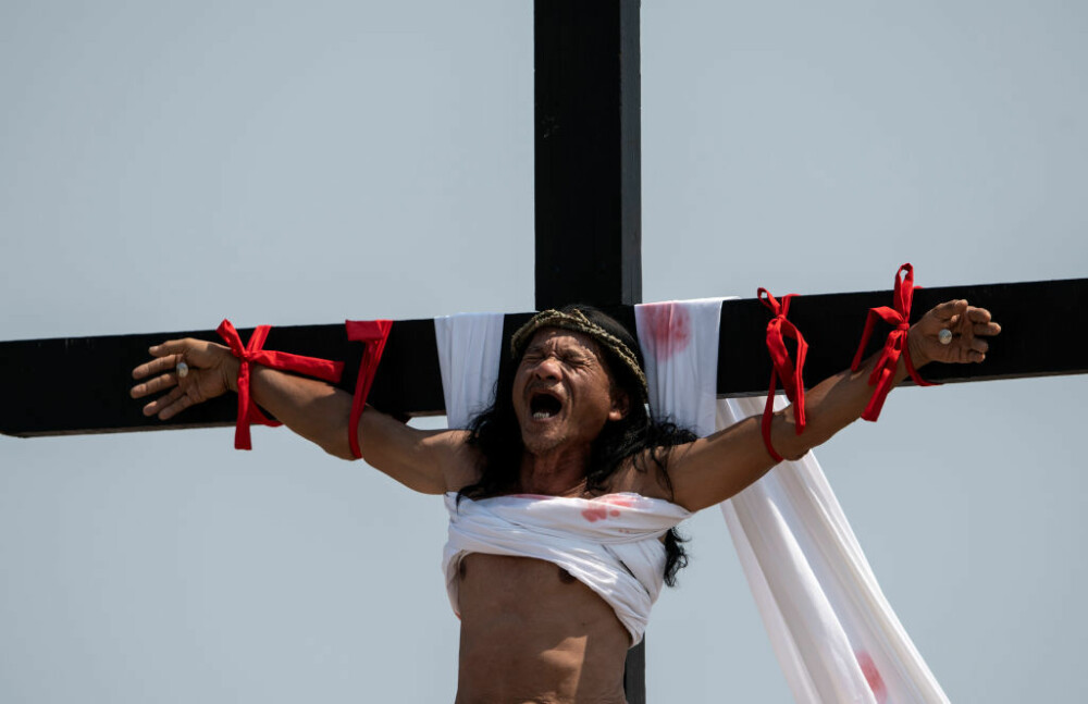Credincioși catolici crucificați asemenea lui Iisus. Ritualul condamnat de Biserică - Imaginea 7
